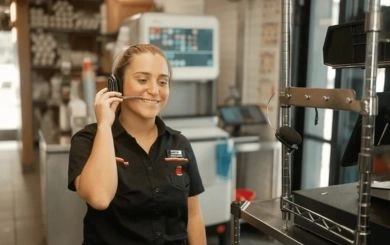 เมื่อ AI กลายเป็น “โค้ช” ของพนักงาน: เจาะลึกเคส Burger King กับการใช้ AI วัดระดับความสุภาพ